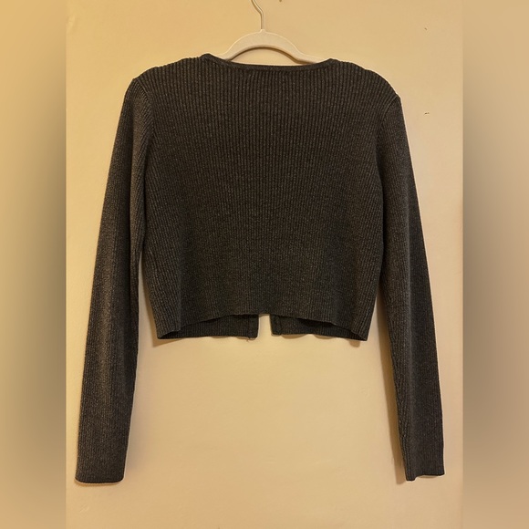 Cropped Dark grey brandy melville button up sweater - Picture 6 of 8